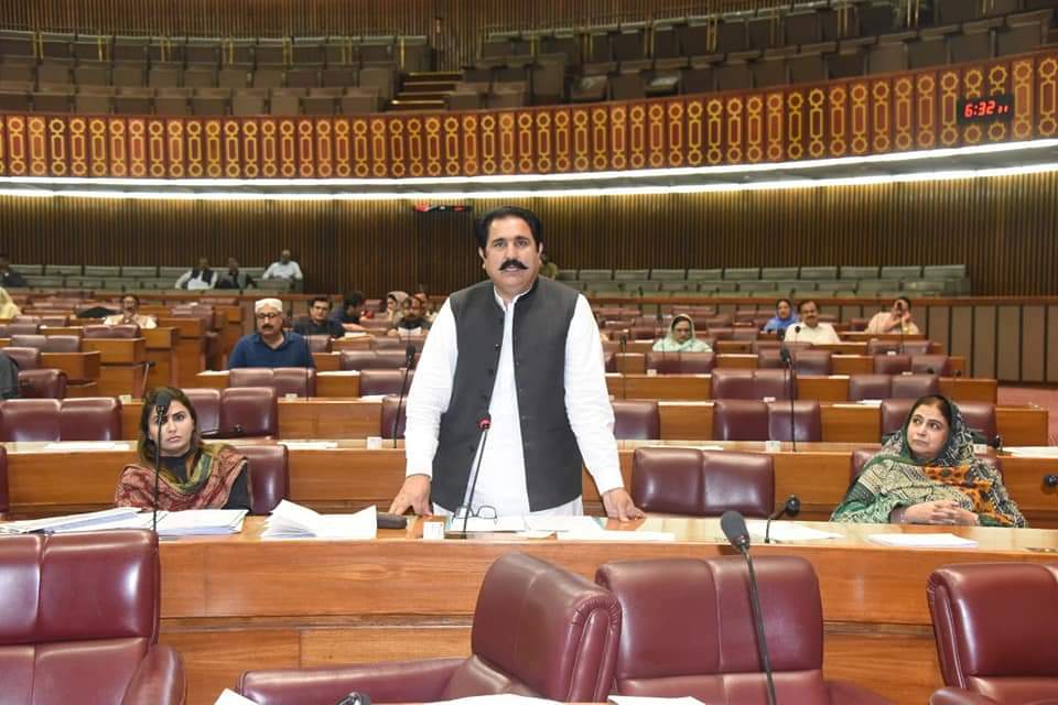 100 شهروند پاکستان در زندان های ایران زندانی هستند