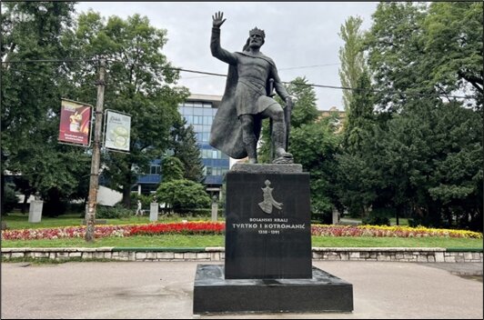 نصب بنای یادبود «تورتکو» یکی از پادشاهان قرون وسطی بوسنی و هرزگوین در سارایوو  نصب بنای یادبود «تورتکو» یکی از پادشاهان قرون وسطی بوسنی و هرزگوین در سارایوو