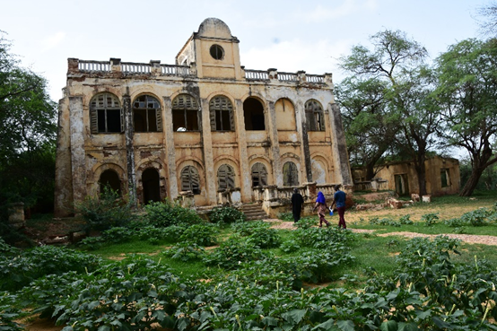 قلعه سابق فرماندار سنگال: «جنون» رها شده «بارون راجر» در منطقه Richard-Toll