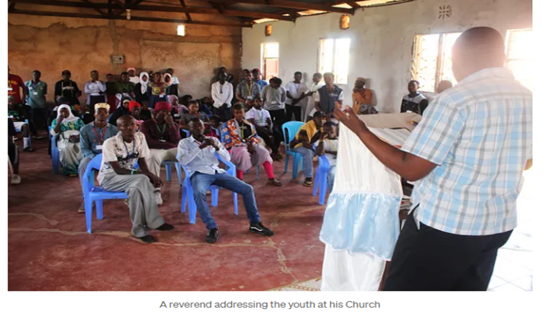 بازدید جوانان کنیایی از مسجد و کلیسا برای یک تور آموزشی بین ادیان