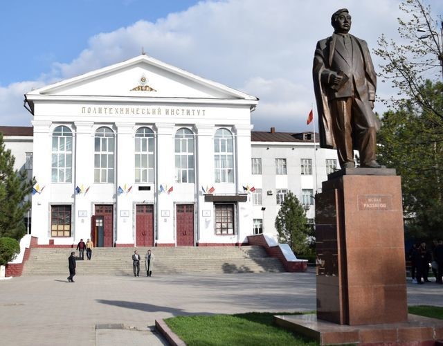 10 دانشگاه برتر قرقیزستان که بهترین متقاضیان کنکور ملی آن را انتخاب میکنند