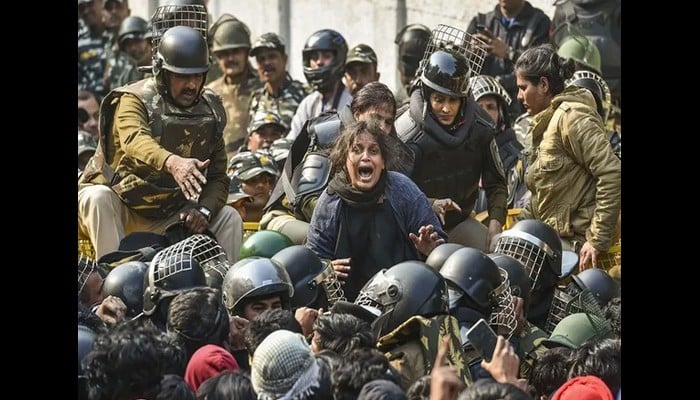 گزارش از نمای اعتراضی دانشجویان جهان، از جمله پاکستان، علیه جنایات اسرائیل، در رسانه های پاکستانی.