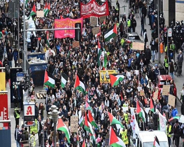 پلیس آلمان با معترضان به ارسال سلاح به اسرائیل درگیر شد پلیس آلمان با معترضان به ارسال سلاح به اسرائیل درگیر شد