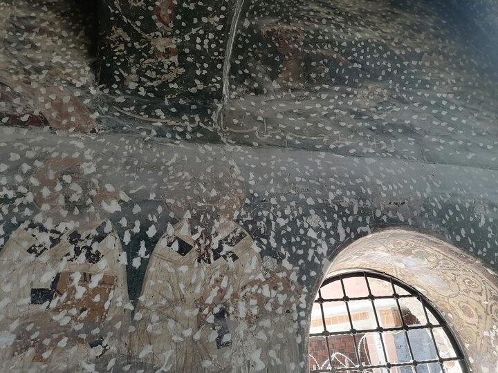 کتیبه فارسی در کلیسای جامع Virgin of Ljeviška در پریزرن در ایالت کوزوو صربستان کتیبه فارسی در کلیسای جامع Virgin of Ljeviška در پریزرن در ایالت کوزوو صربستان