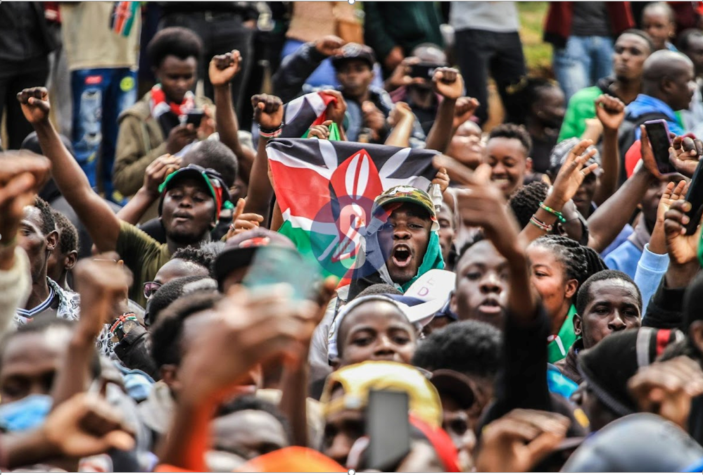 فساد روزافزون در وزارتخانه های کنیا و اعتراض نسل Z کشور ، رئیس جمهور را بر آن داشت تا همه وزرای خود را عزل کند