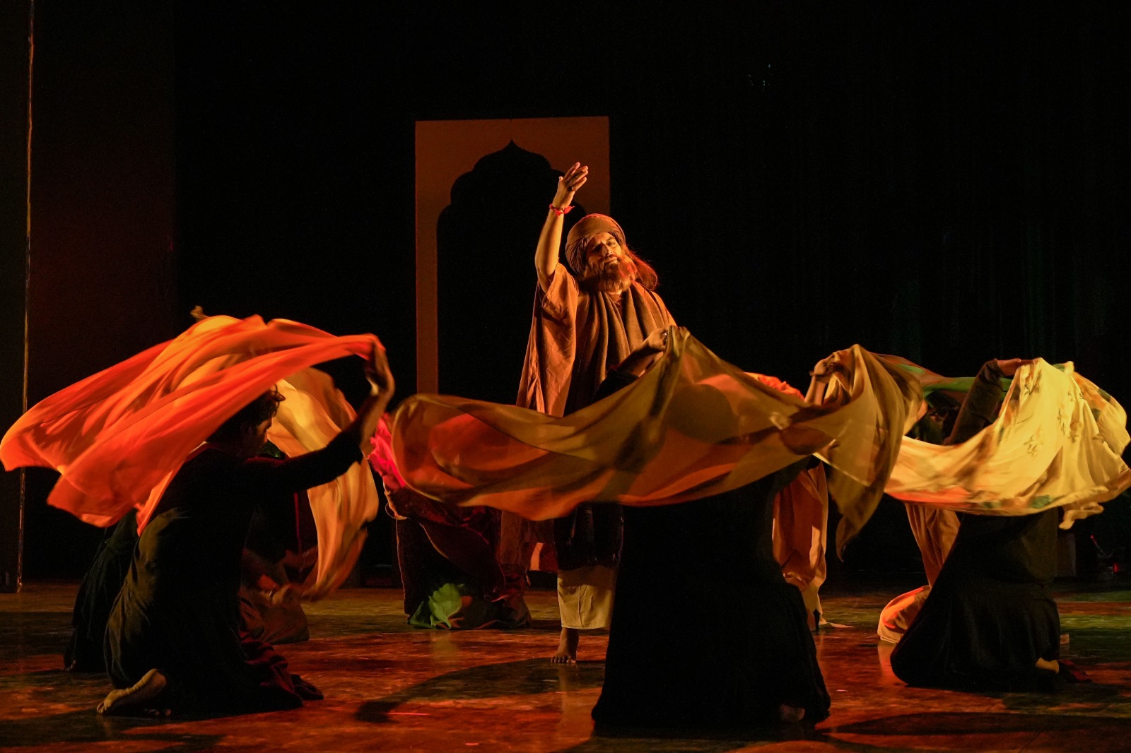 تاریخ پر جنب و جوش تئاتر در پاکستان و نقش پیشگام آجوکا