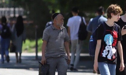 دشواری یافتن شغل مناسب و پایدار برای جوانان در قزاقستان دشواری یافتن شغل مناسب و پایدار برای جوانان در قزاقستان