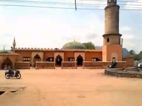 مسجد مرکزی تاکوم در ایالت تارابای نیجریه تخریب می شود مسجد مرکزی تاکوم در ایالت تارابای نیجریه تخریب می شود