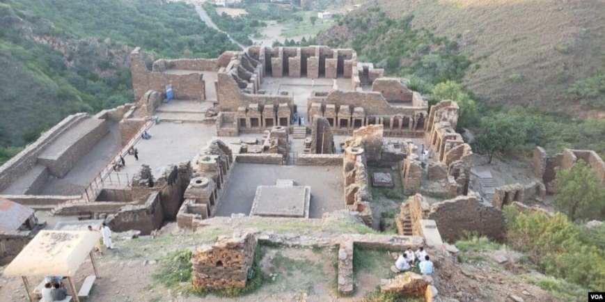 تخت بهایی(Takht-i-Bahi)
یکی از مهم‌ترین صومعه‌های بودایی گندهارا 
