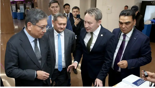 همایش چالشهای انقلاب صنعتی چهارم در آلماتی