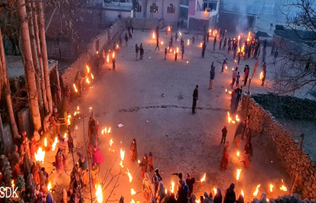 جشن شب یلدا در پاکستان
پژوهشی در تاریخچه جشن «مِی پَهنگ، تالینی، تهموشلنگ، چویموس» 