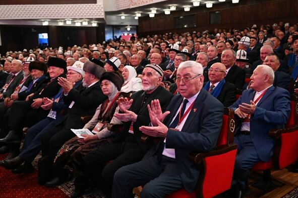 رئیس‌جمهور قرقیزستان: رسانه‌هایی که از عدم آزادی بیان در قرقیزستان می‌گویند، خود از این آزادی محروم هستند