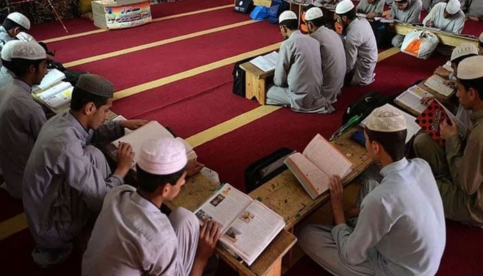 در گیری بر سر تصویب قانون ثبت حوزه های علمیه پاکستان