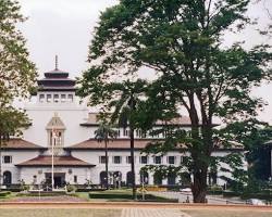 نیم نگاهی به اندونزی