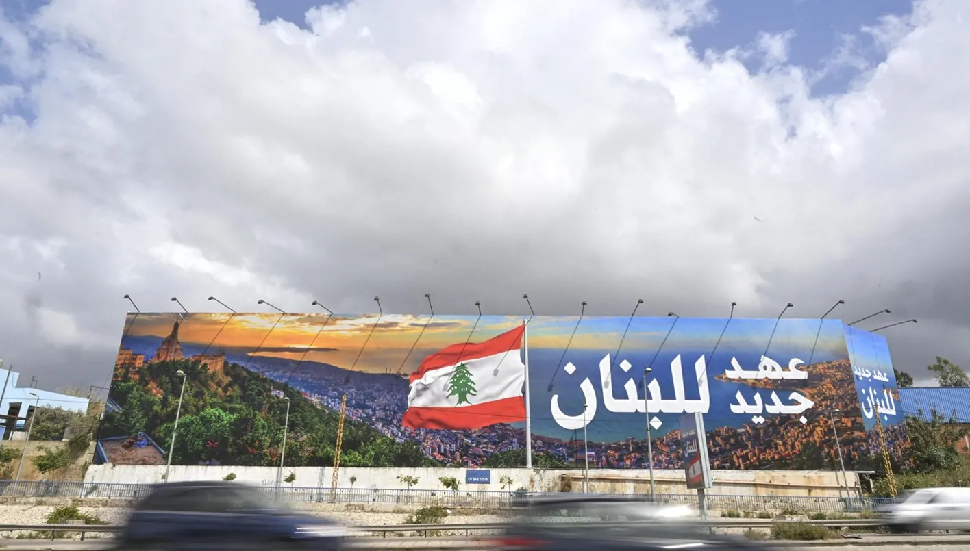 برداشتن پرچم حزب الله و تصاویر شهید سید حسن نصرالله و سید موسی صدر