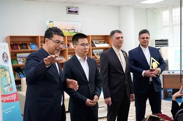 استقبال چشمگیر نوجوانان قزاق از "کتاب یک صفحه ای" ایرانی؛