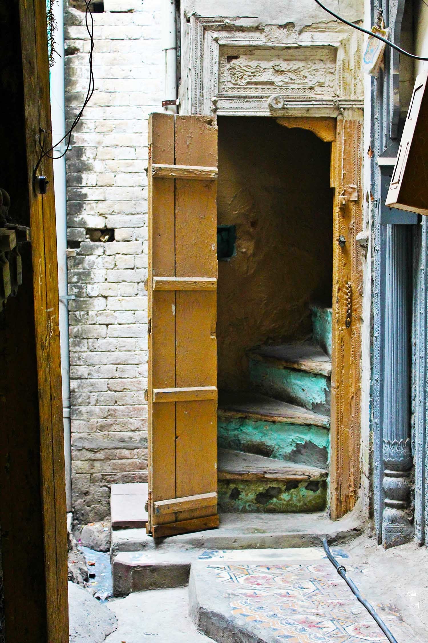 گپ و گفتی با یادگارهای گذشته در بازار بهابرا، راولپندی