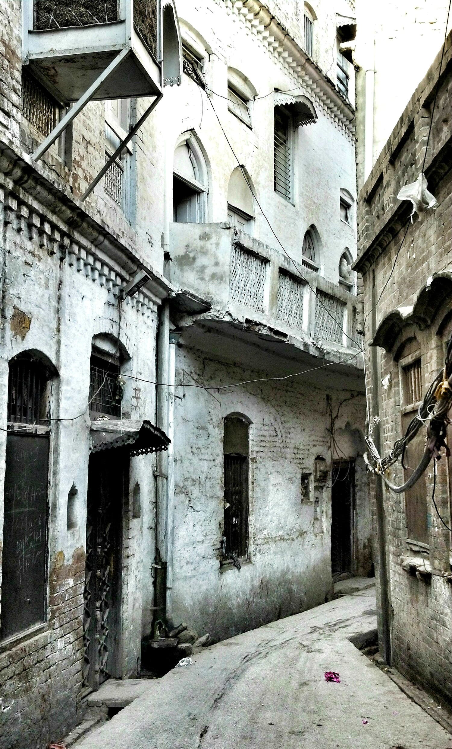 گپ و گفتی با یادگارهای گذشته در بازار بهابرا، راولپندی