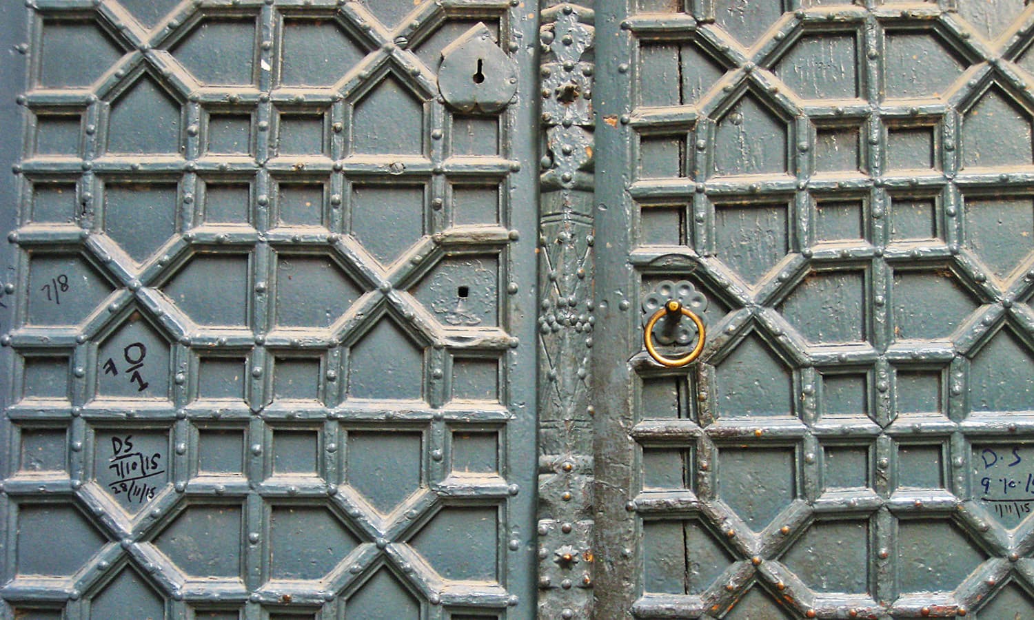 گپ و گفتی با یادگارهای گذشته در بازار بهابرا، راولپندی