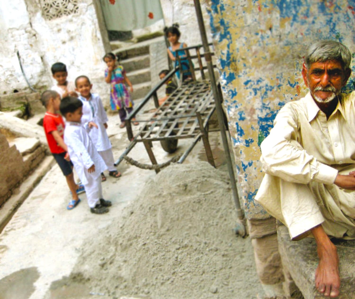 گپ و گفتی با یادگارهای گذشته در بازار بهابرا، راولپندی