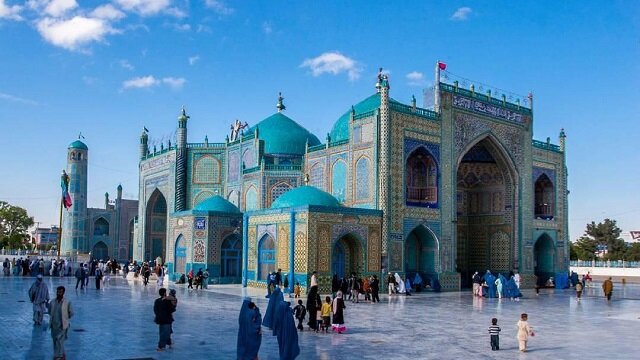 
مسجد آبی جایگاه مقدس مردم افغانستان
