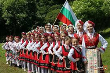 بررسی فرهنگ پوشش های  محلی و سنتی  در بلغارستان