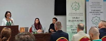 برای نخستین بار؛ رونمایی از ترجمه بلغاری «قصیده برده» در توصیف پیامبر رحمت(ص) 
همزمان با ۱۵۰۰مین سال میلاد پیامبر اسلام (ص) در صوفیه
 برای نخستین بار؛ رونمایی از ترجمه بلغاری «قصیده برده» در توصیف پیامبر رحمت(ص) 
همزمان با ۱۵۰۰مین سال میلاد پیامبر اسلام (ص) در صوفیه