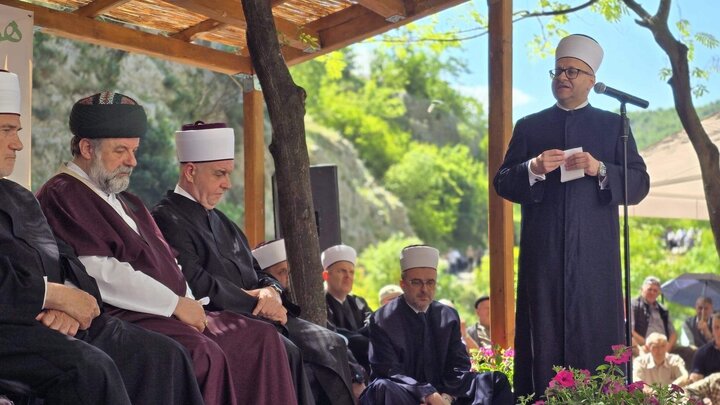 مولود خوانی؛ سنت ۴۰۰ ساله بوسنیایی ها به مناسبت میلاد پیامبر (ص) مولود خوانی؛ سنت ۴۰۰ ساله بوسنیایی ها به مناسبت میلاد پیامبر (ص)