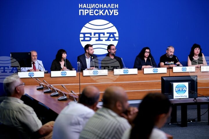 چهرههای شاخص ملی  فرهنگی بلغارستان و 
محکومیت نسل کشی صهیونیست ها در غزه
  چهرههای شاخص ملی  فرهنگی بلغارستان و 
محکومیت نسل کشی صهیونیست ها در غزه