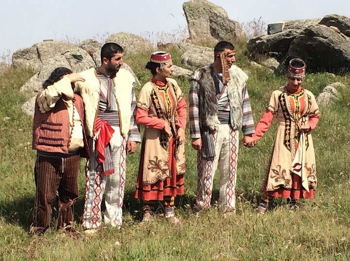 تحول پوشش در ارمنستان و تأثیر آن بر بنیان خانواده؛ از سنت تا مدرنیته تحول پوشش در ارمنستان و تأثیر آن بر بنیان خانواده؛ از سنت تا مدرنیته