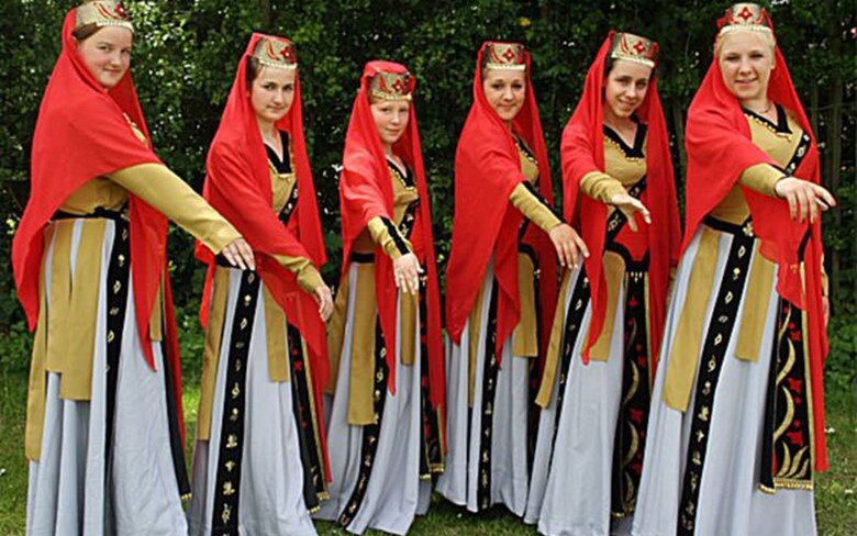 تحول پوشش در ارمنستان و تأثیر آن بر بنیان خانواده؛ از سنت تا مدرنیته