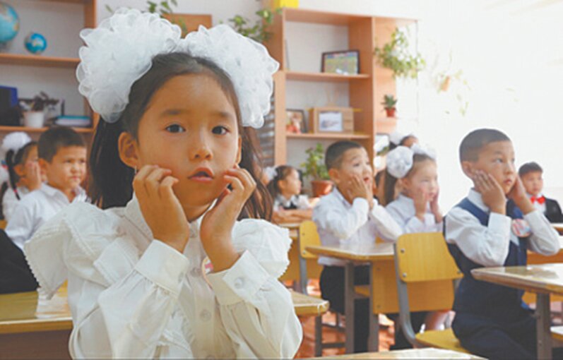 بحران آموزش در قرقیزستان: معلمان ترک خدمت می‌کنند