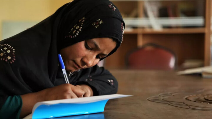 امید و ایستادگی
چشم‌انداز آموزش و تأثیرگذاری دختران افغانستان
