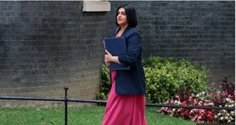 نخستین زن مسلمان پاکستانی‌تبار در مقام وزیر کشور بریتانیا