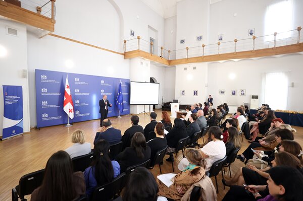 ایجاد پلتفرم الکترونیکی به‌ منظور تقویت آموزش زبان