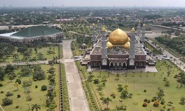 مسجد گنبد طلایی در اندونزی