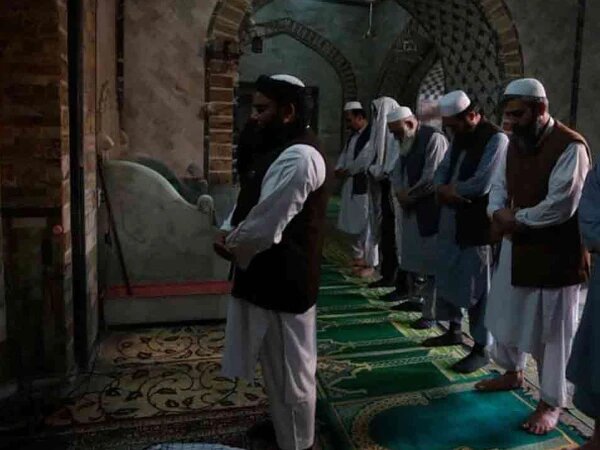 تعیین حقوق دولت برای ائمه مساجد و واکنش علمای پاکستان تعیین حقوق دولت برای ائمه مساجد و واکنش علمای پاکستان