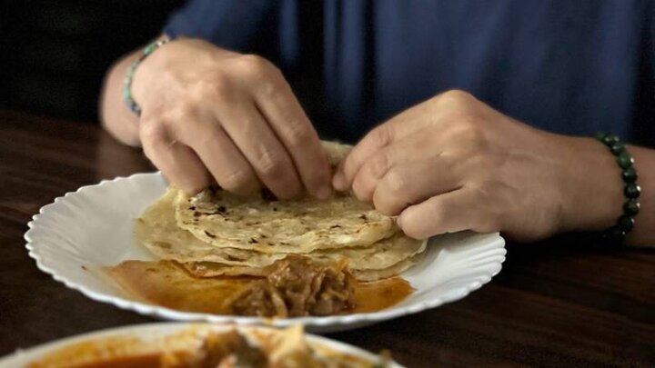 غذا خوردن با دست در پاکستان فرهنگ رد تبعیض است