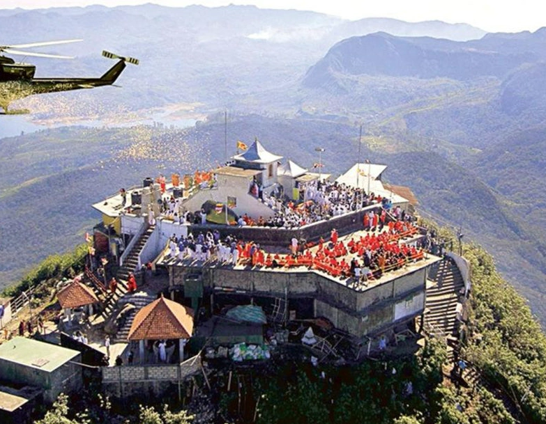 قلۀ آدم: هم‌زیستی طبیعت و باورهای دینی، فرهنگی