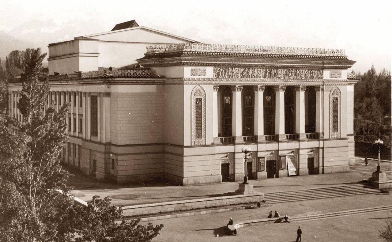 شکلگیری و توسعه تئاتر در قزاقستان
" مروری تاریخی و وضعیت کنونی "