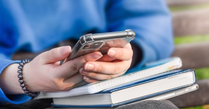 مرگ آرام مطالعه؛ نسل سرگردان میان موبایل و کتاب