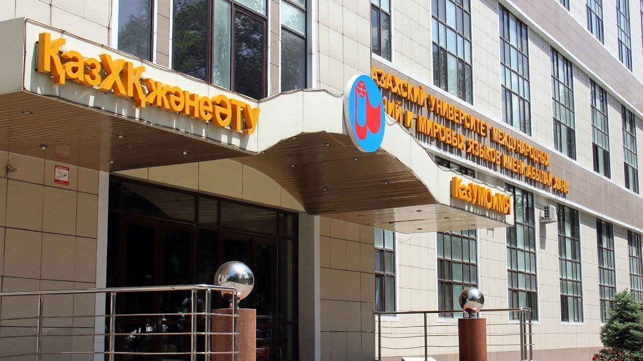 جایگاهشناسی زبان فارسی در آموزش عالی قزاقستان باتمرکزبر دانشگاه آبلای خان