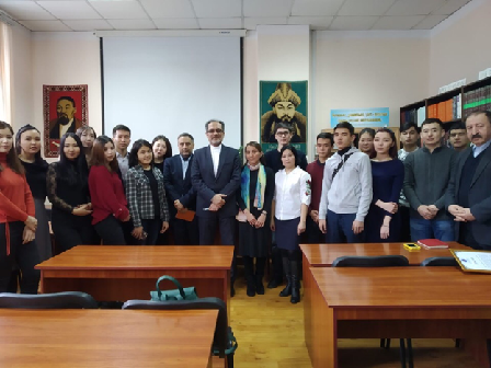 جایگاه‌شناسی زبان فارسی در آموزش عالی قزاقستان باتمرکزبر دانشگاه آبلای خان