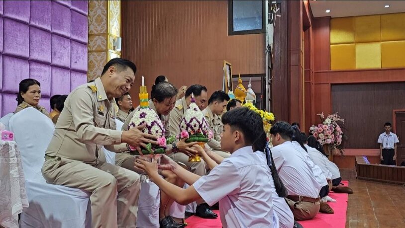 جایگاه معلم درایران و تایلند