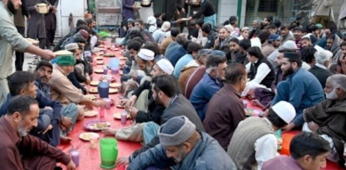 صدای آهنگ ماه  مبارک رمضان، بازتابی از سفره های باشکوه بهشت در پاکستان