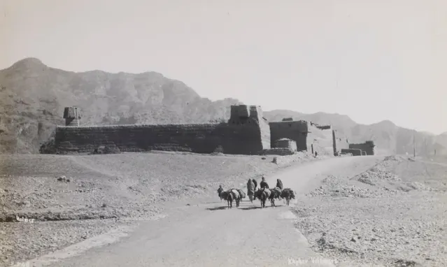 روستایی در گذرگاه خیبر، حدود ۱۹۲۰ میلادی. عکس از آر. بی. هولمز.