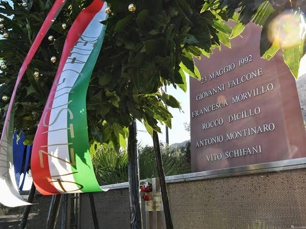 بزرگداشت جانباختگان مبارزه با مافیا ضامن سلامت اجتماع
