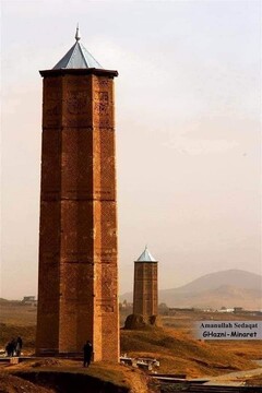 دوره غزنویان؛ بستر نوزایی زبان فارسی